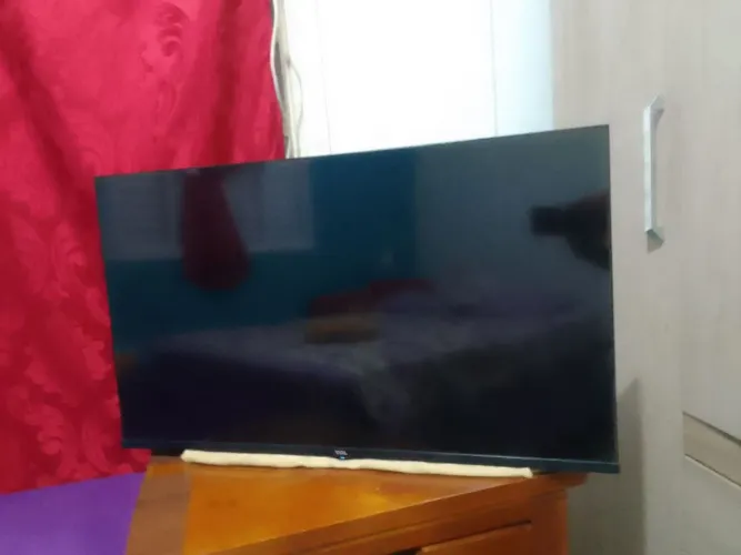 Uma tv de 32 polegadas