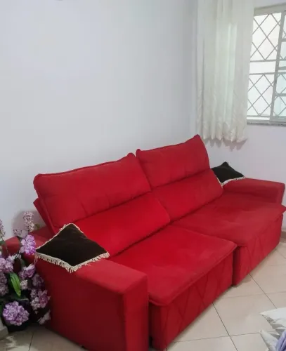 Sofá retrátil vermelho semi novo(3 meses de uso)