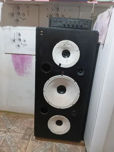Caixa de som amplificada