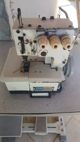 Máquina de costura industrial