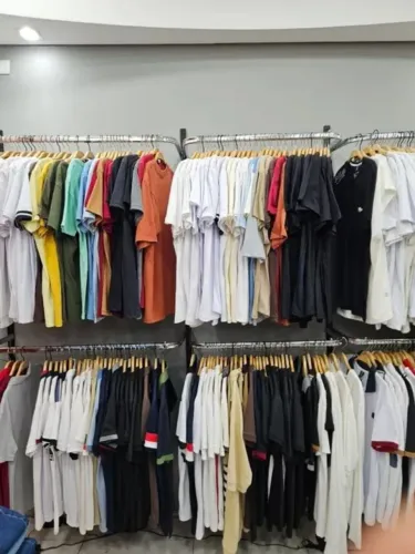 Arara cromada pra loja de roupas 