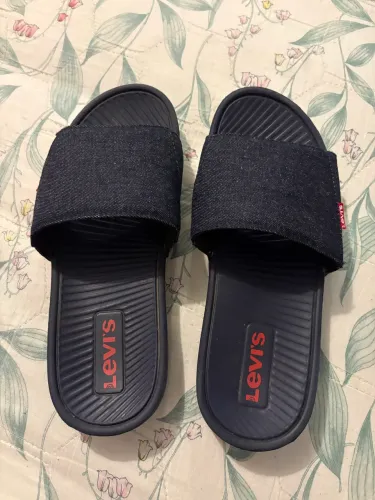 Chinelo slide Levis