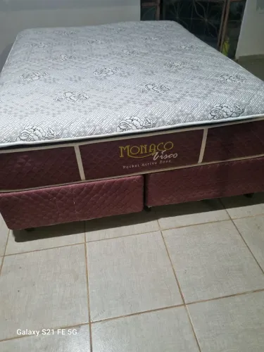 Cama Box Queen Size colchão molas enssacadas semi nova Entrego 