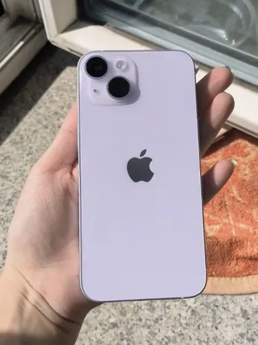 Vende-Se iPhone 14, cor lilás sem marcas de uso