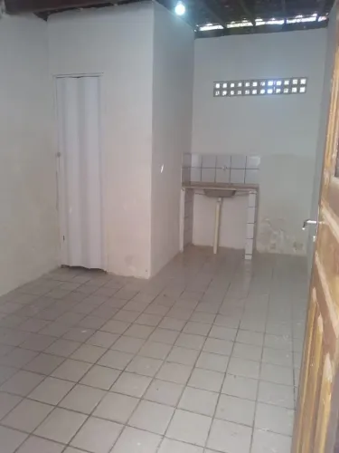 ALUGO QUITINETES ( QUARTO + WC + PIA )