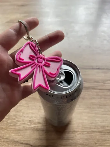 Abridor de latinha, brinde ou mimo para quem trabalha com público feminino, olhe a legend