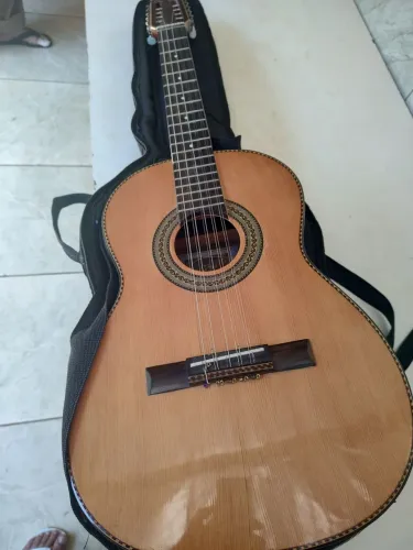 Viola Rossini eletroacústica em perfeito estado