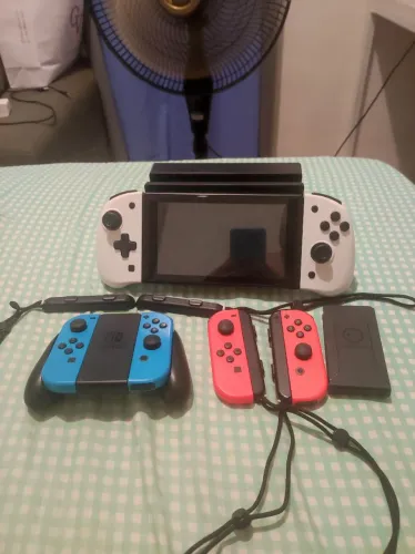 Nintendo Switch V1 Com 4 Joycons e com 1 controle hall efect