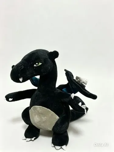 Pelúcia Charizard Pokémon 18cm Preto