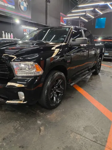 Ram Classic Laramie Night Edition 5.7 V8 16V Gasolina 4X4 Aut. 2022
