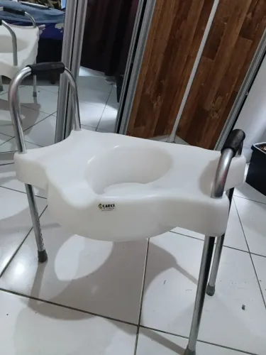 Assento elevado pra deficiente