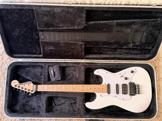 Guitarra Jackson Adrian Smith Nova - San Dimas Iron Maiden