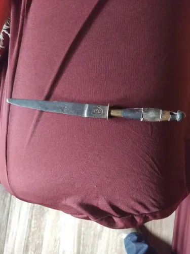 Faca antiga teixa com acabamento em latão 
