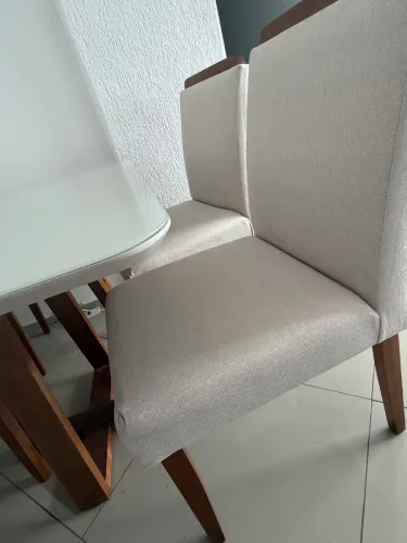 Mesa e cadeiras