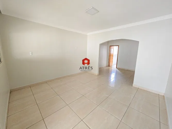 Casa para locação com 210m² localizado no Setor Urias Magalhães.