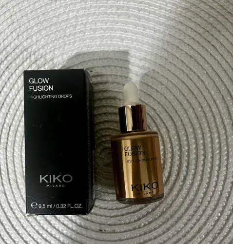 Iluminador líquido Glow Fusion Highlighting Drops da KIKO Milano, cor 03 Gold Mine. 