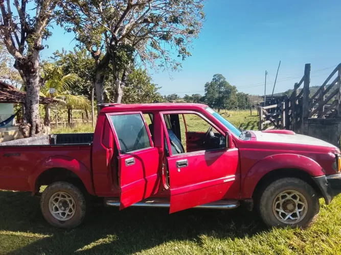 Mitsubishi L200 GLS 2.5 4X4 CD Diesel 2002
