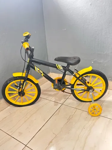 ? Bicicleta Infantil Aro 16 Amarela e Preta com Rodinhas