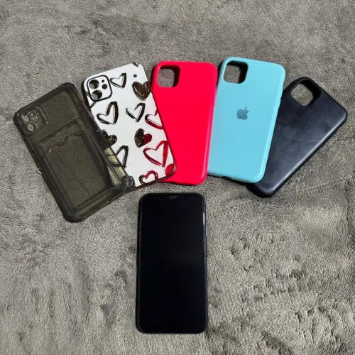 iphone 11 128GB Preto + 5 capinhas - Usado