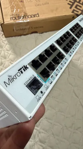 SWITCH GERENCIÁVEL MIKROTIK CRS125-24G-1S-IN