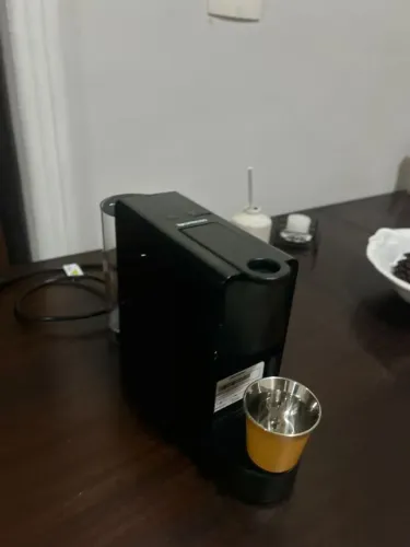 Cafeteira Nespresso Essenza 