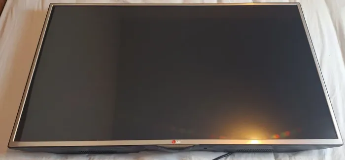 TV LG 42" em perfeito estado + TV Stick - Só Hoje!!!