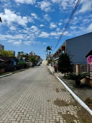 Terreno em Balneario Picarras central, excelente localizacao murado e aterrado 17 de frent
