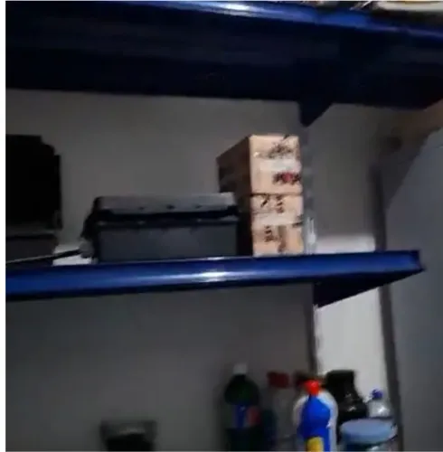 Vende-se Prateleira em Aço composta de 7 divisoria, com suporte de fixação