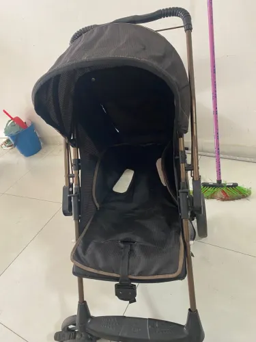 Vendo carrinho de bebê só está sem o prato da frente