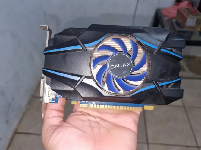 Vendo placa de video GT1030 2gb 