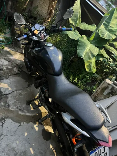 CB 300 moto 