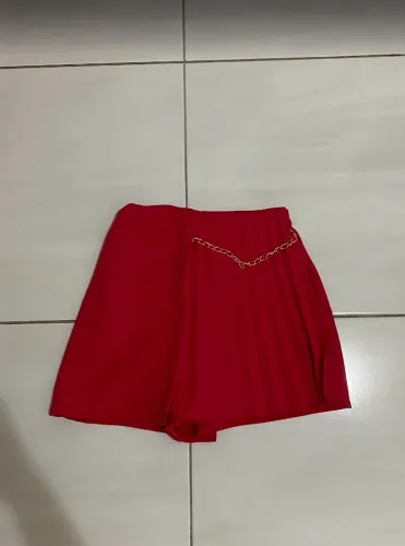 Shorts Saia Vermelho