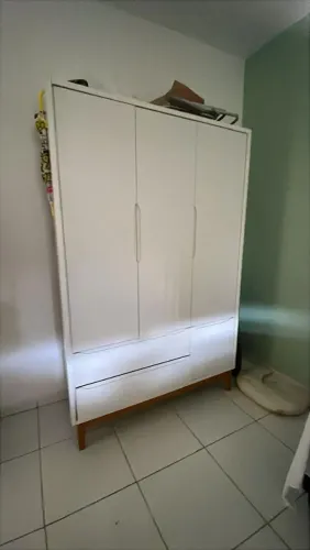 Vendo cômoda e 2 guarda roupas