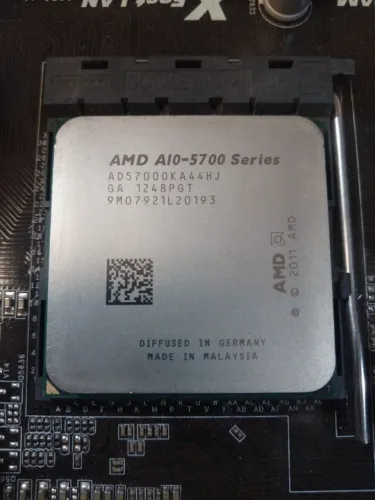 Processador AMD A10 5700K, FM2 clok de 3.4GHz a 4.0GHz.