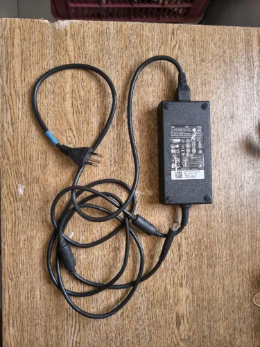 Fonte ou recarregador notebook DELL