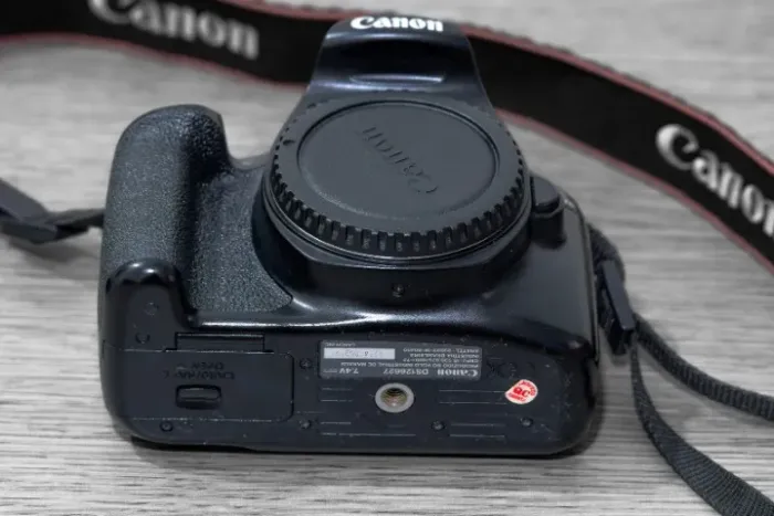 Camera DSLR Canon EOS Rebel T6 Corpo Wi-Fi 12.000 Cliques C1106
