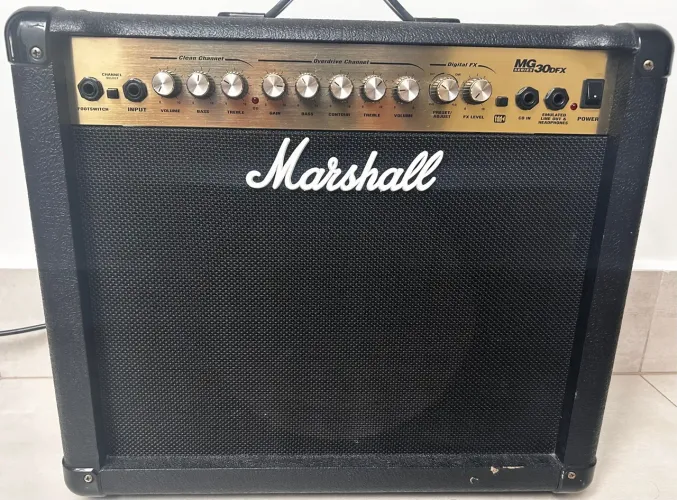 Amplificador Marshall 30DFX