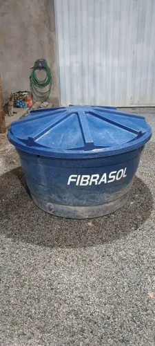 Caixa d água usada