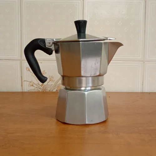 Cafeteira Italiana Alumínio Bialetti - Nuova Moka 3 Xícaras original 