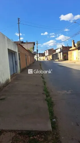LOTE Á VENDA NO MAJOR PRATES