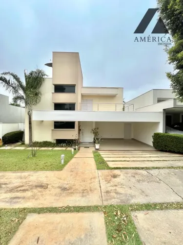 Imóvel para venda possui 256 metros quadrados com 4 quartos em Condomínio Belvedere - Cuia