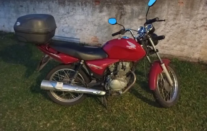 Moto Titan 150 ks 2007 em dia.