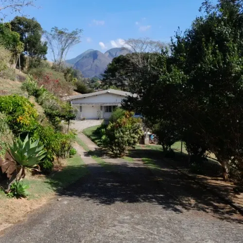 Casa Petrópolis, pequena Chácara, próxima a Corrêas e Itaipava