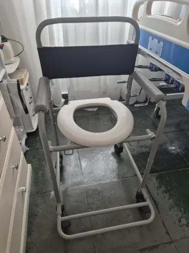 Cadeira de Banho Dellamed sem uso