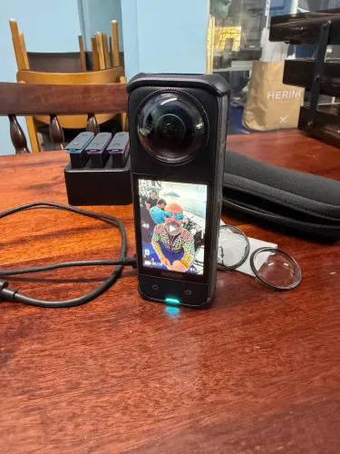Insta360 X4 + 3 baterias + carregador + 4 lensgard