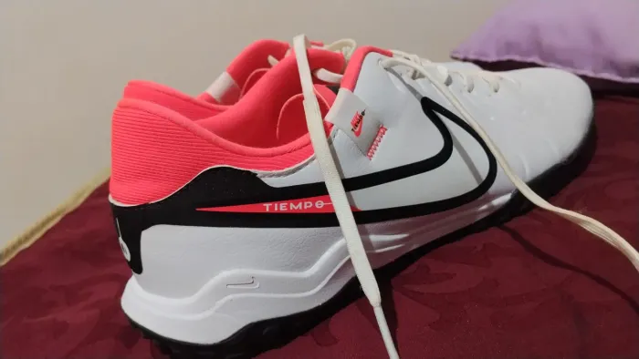 Chuteira original da Nike Tiempo Legend 10 Academy TF - White 2026 NOVA