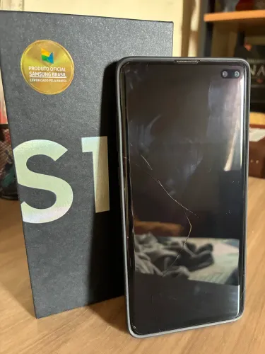 S10 Plus bem Conservado somente a Tela Trincada mas o Touch funciona Perfeitamente