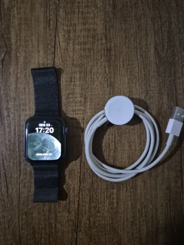 Apple Watch Series 4 + Carregador (GPS + Celular) 86% da Bateria