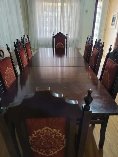 Jogo mesa em imbuia com 8 cadeiras
