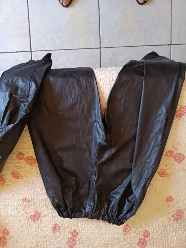 Roupa / capa de chuva feminina